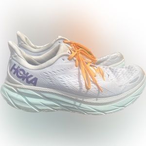 HOKA women’s Clifton 8 size 10M